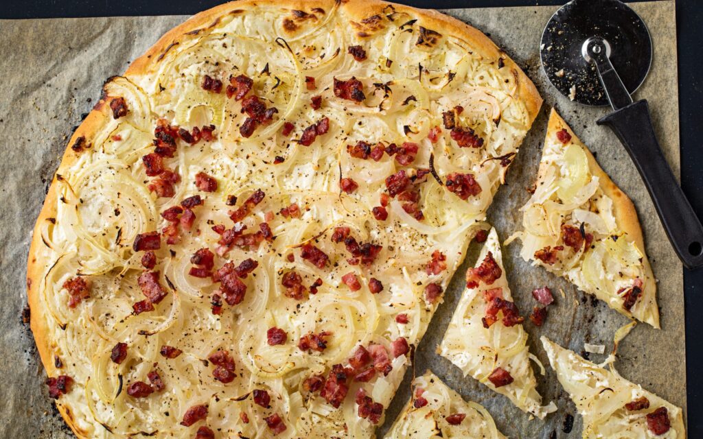 Illustration de Nos 5 meilleures tartes flambées à Strasbourg